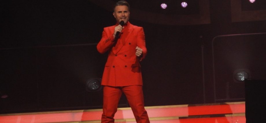 Gary Barlow shines in greatest hits tour
