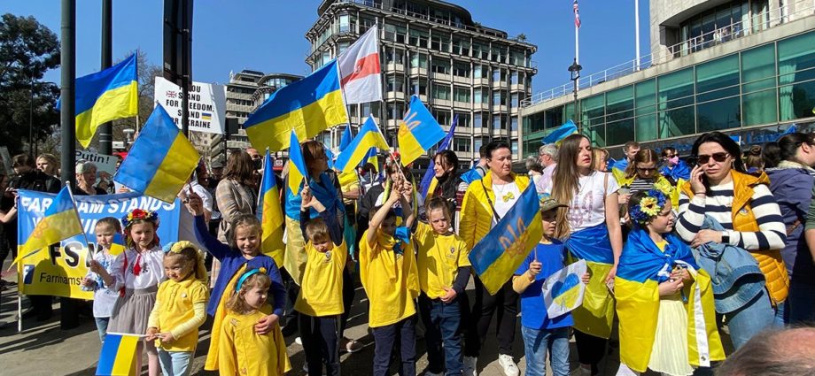 UK with Ukraine: tens of thousands gather to show solidarity with Ukraine